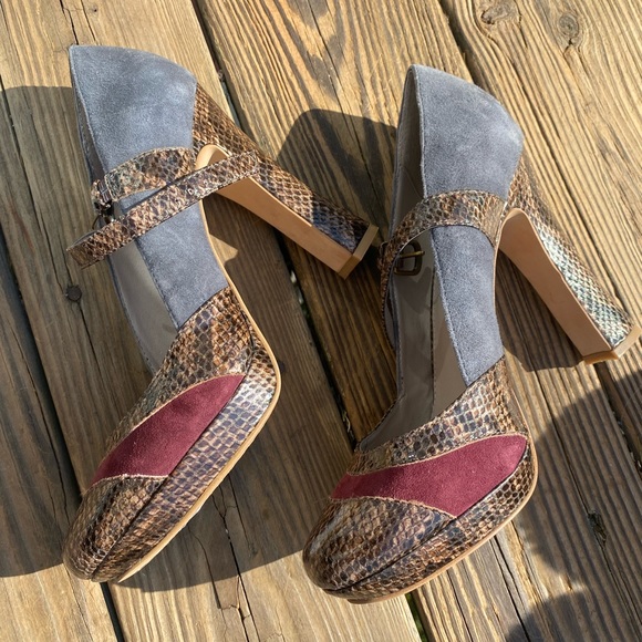 Hinge High Heel Snakeskin Suede Shoes Size 9.5 Baltic Lea style - Picture 3 of 14
